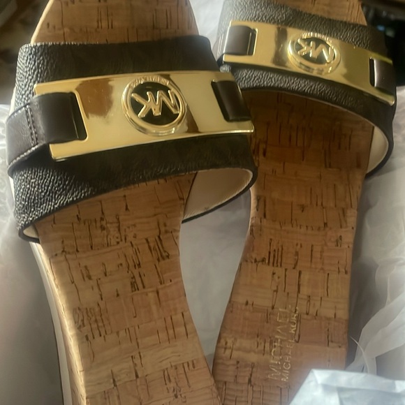 Michael kors Warren platform brown logo slides . - Picture 1 of 6